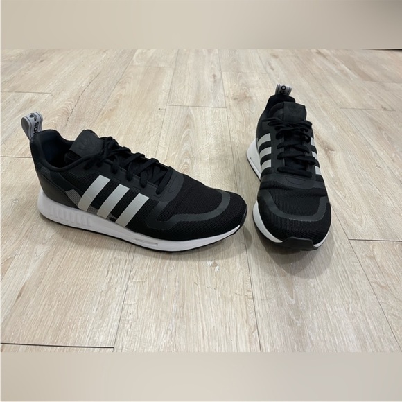 2 pairs of Adidas shoes. Mens size 12, excellent condition - Picture 4 of 8